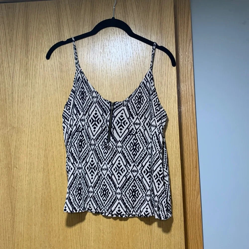 Forever 21 Geometric Pattern Top